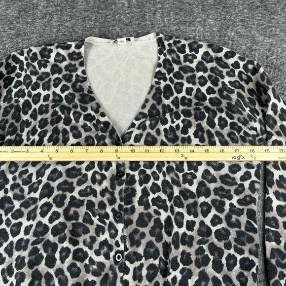 St. John's Bay Animal Print Sweater Cardigan Size Large Petite - Picture 3 of 5